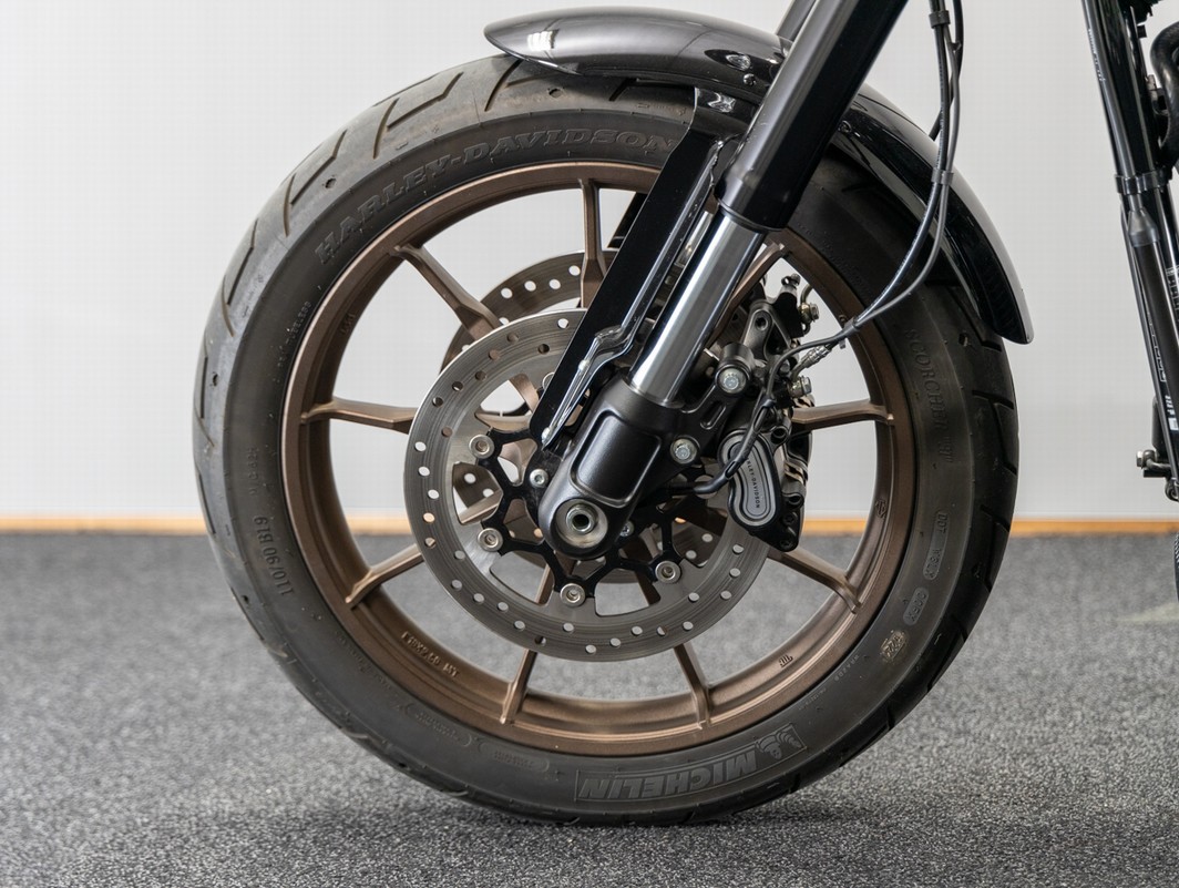 HARLEY-DAVIDSON FXLRS Low Rider S Vivid Black