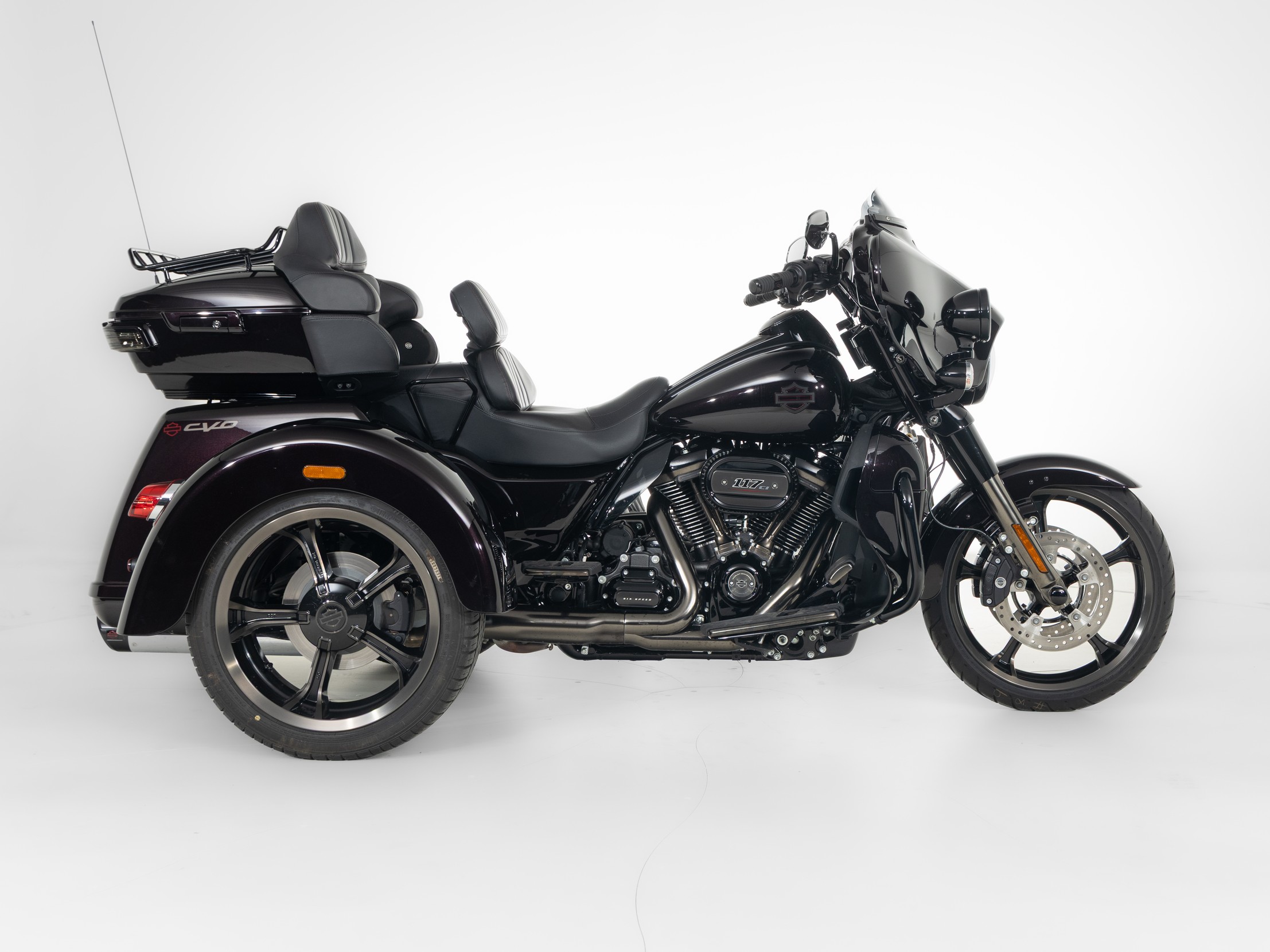 HARLEY-DAVIDSON FLHTCUTGSE CVO Tri Glide Custo
