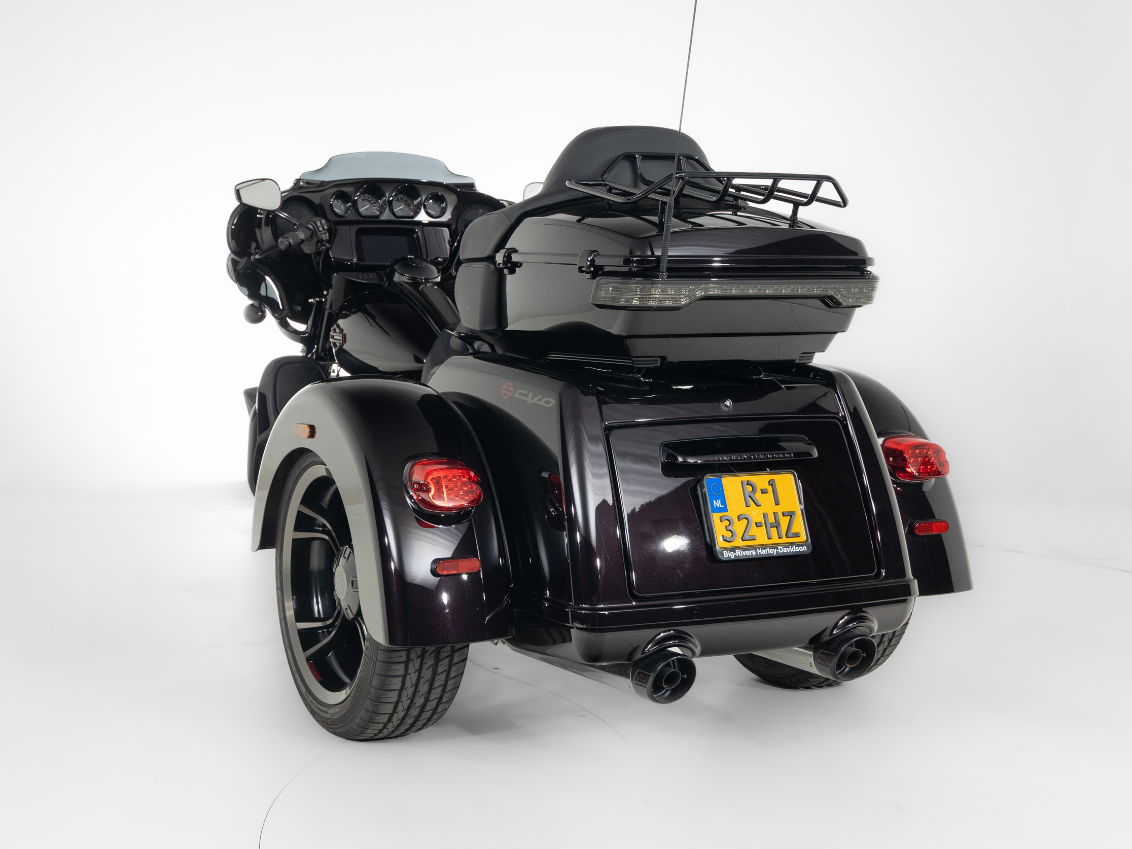 HARLEY-DAVIDSON FLHTCUTGSE CVO Tri Glide Custo