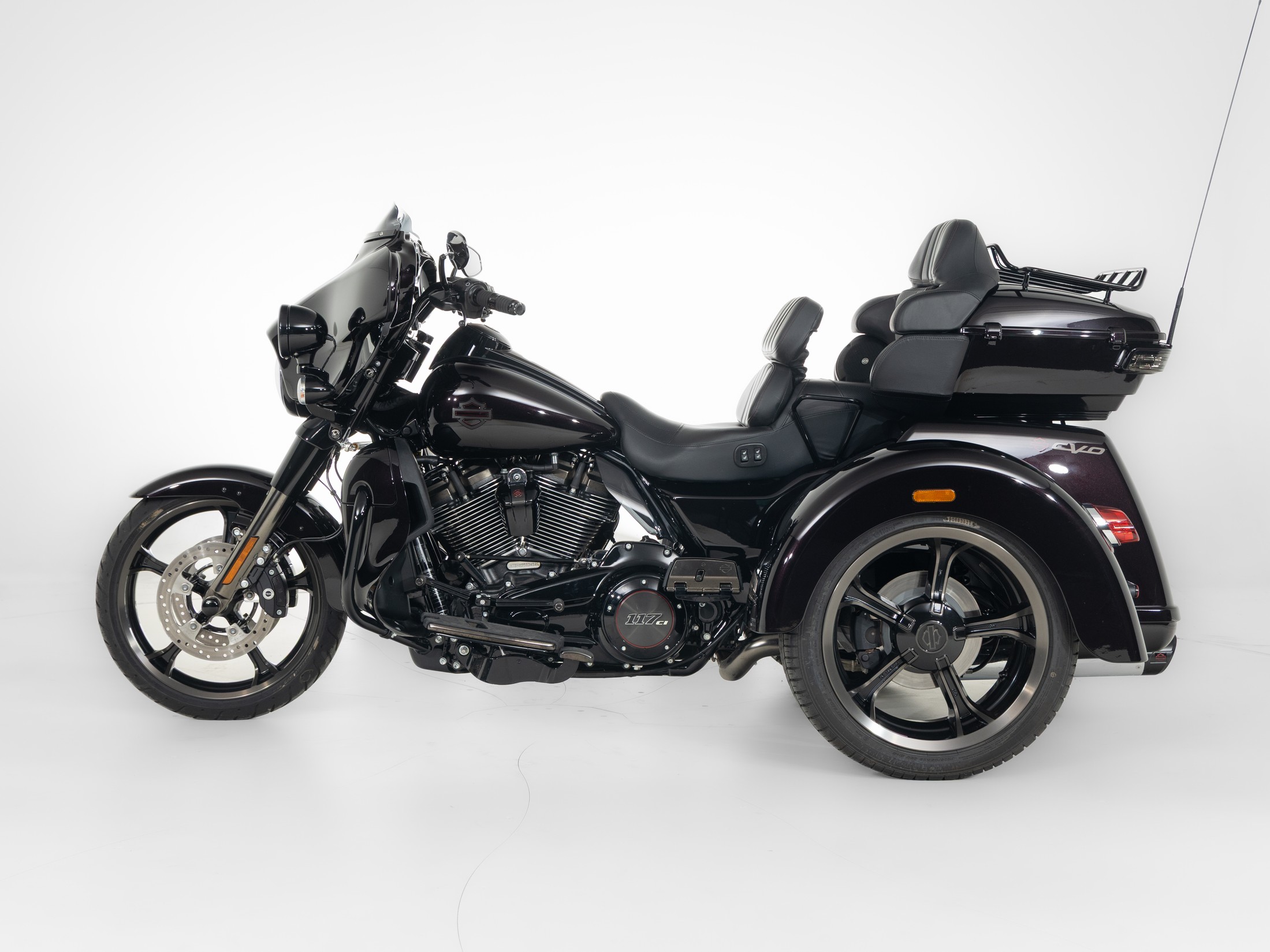 HARLEY-DAVIDSON FLHTCUTGSE CVO Tri Glide Custo
