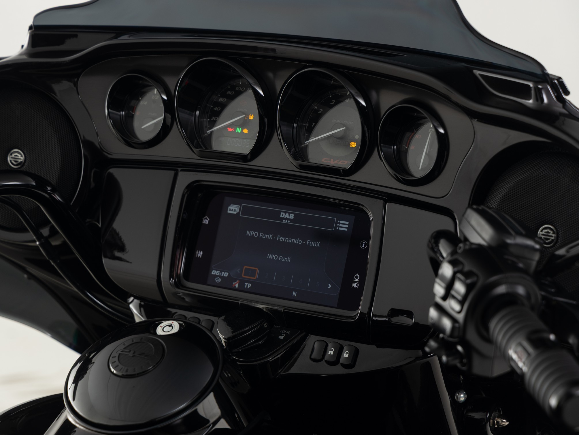 HARLEY-DAVIDSON FLHTCUTGSE CVO Tri Glide Custo