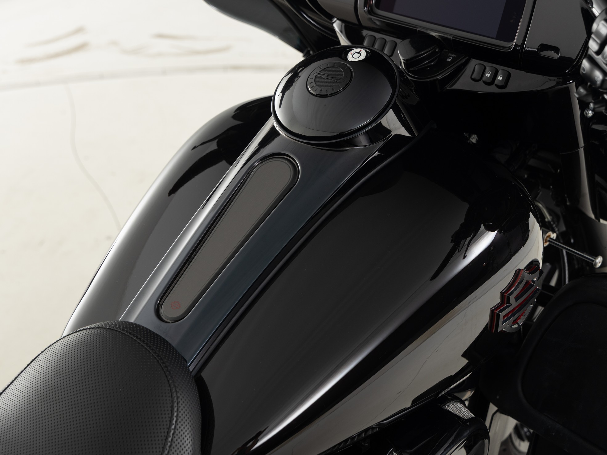 HARLEY-DAVIDSON FLHTCUTGSE CVO Tri Glide Custo