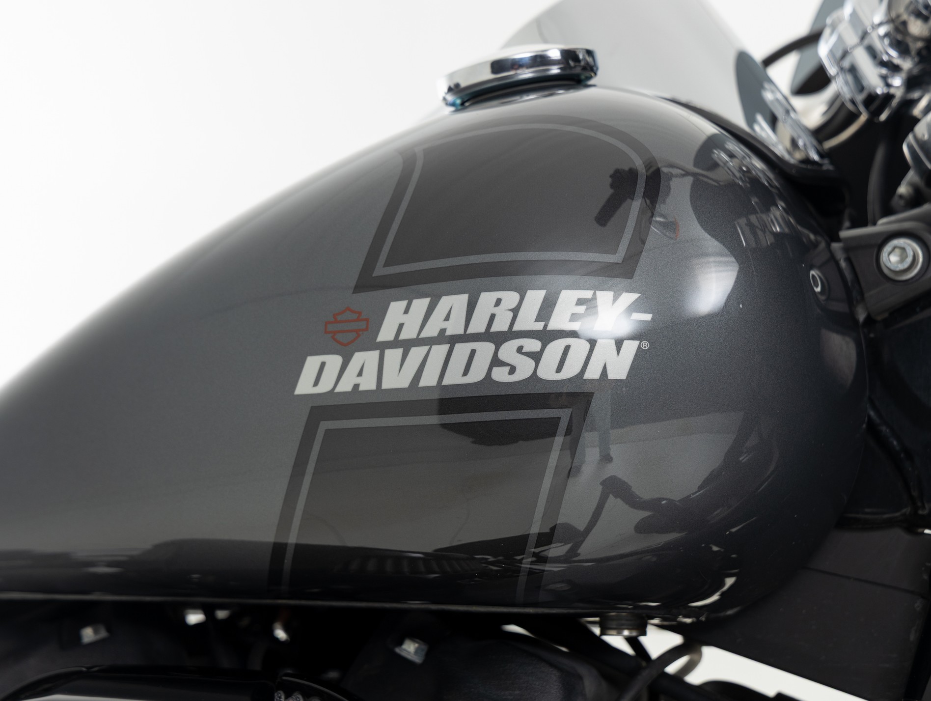 HARLEY-DAVIDSON FLSB Sport Glide Solid Color