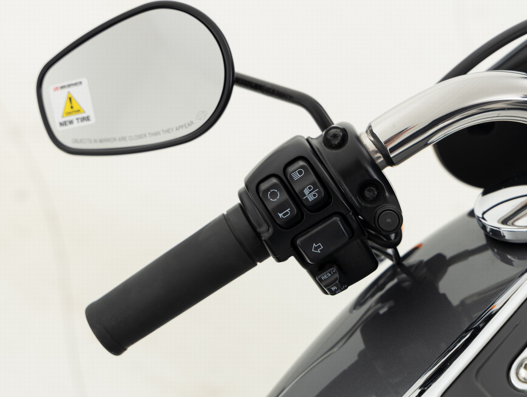 HARLEY-DAVIDSON FLSB Sport Glide Solid Color