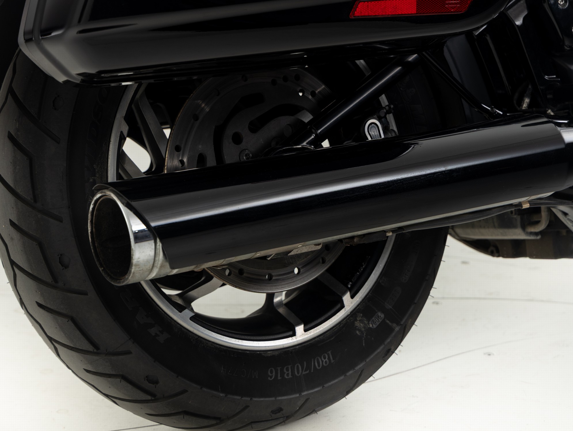 HARLEY-DAVIDSON FLSB Sport Glide Solid Color
