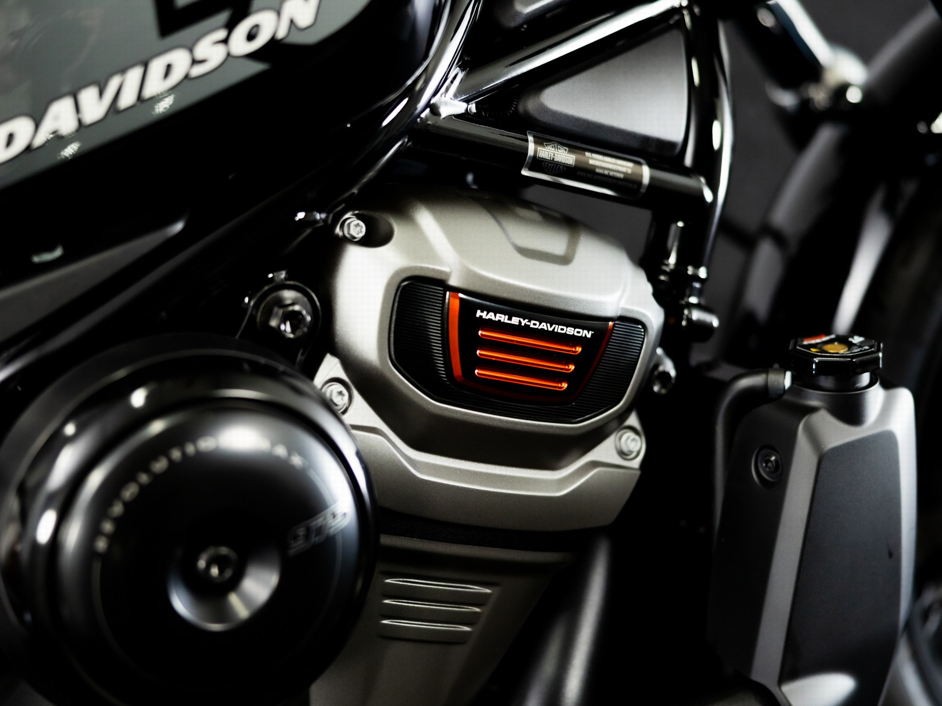 HARLEY-DAVIDSON - RH975 Vivid Black