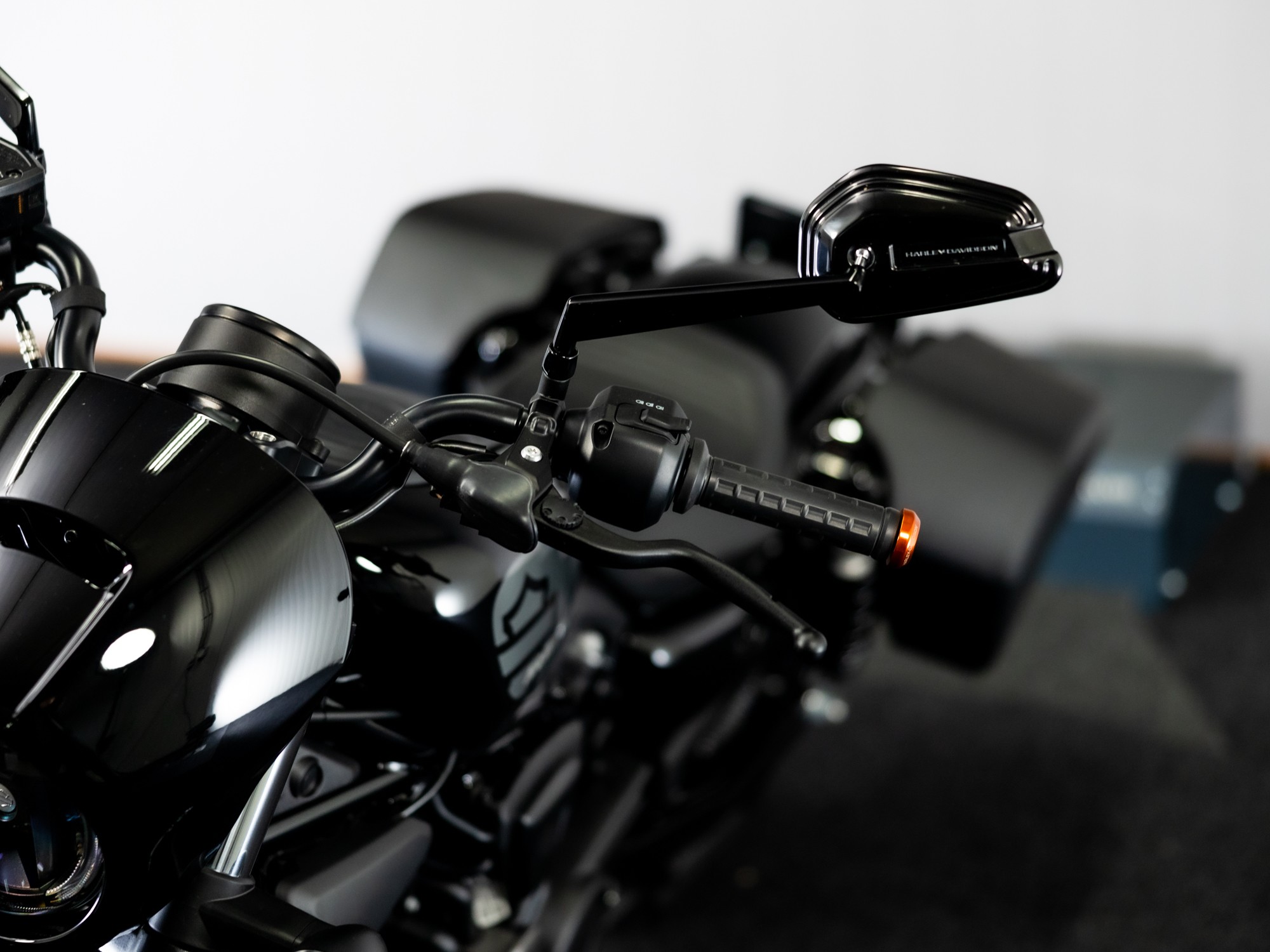 HARLEY-DAVIDSON - RH975 Vivid Black