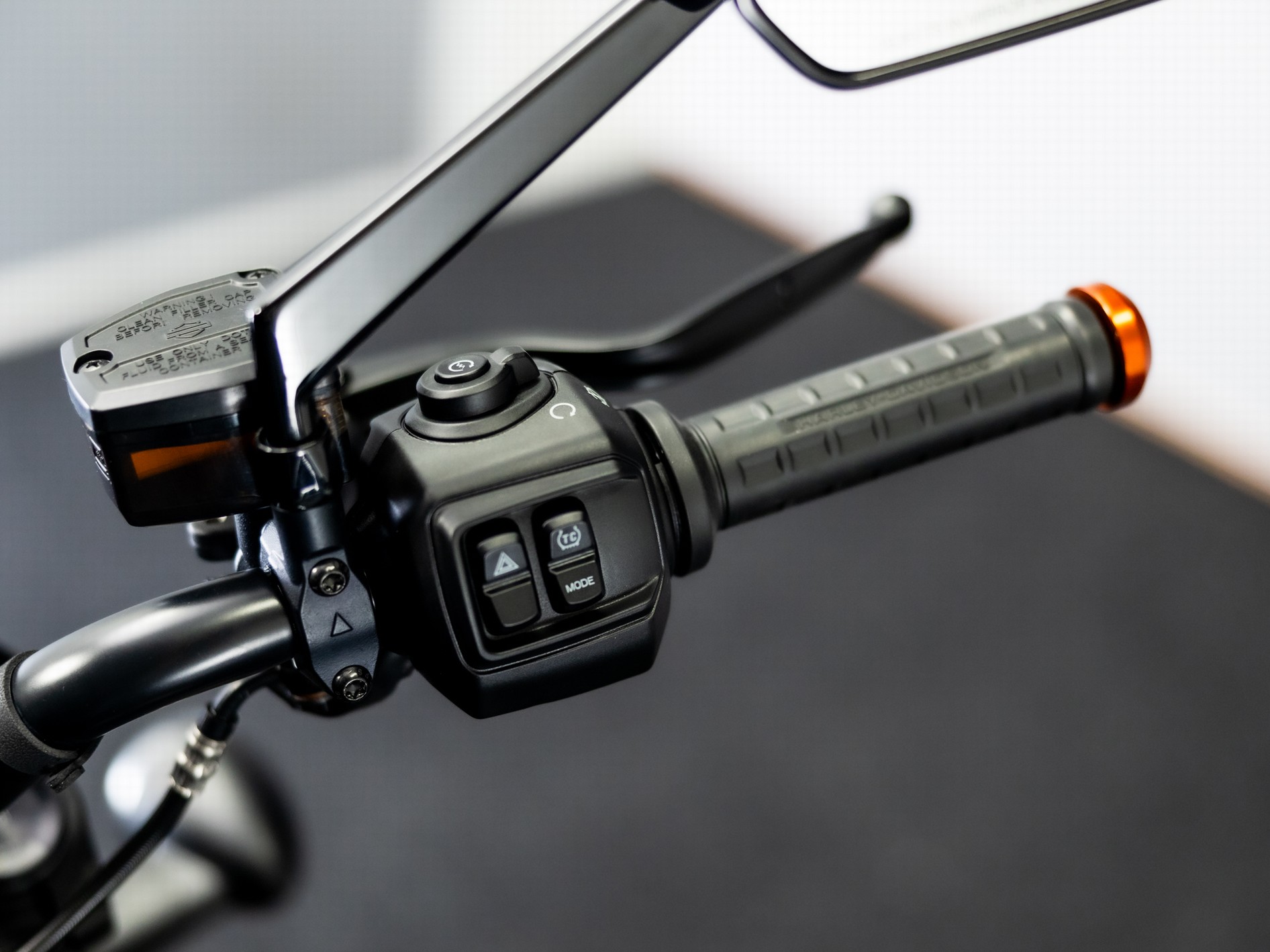 HARLEY-DAVIDSON - RH975 Vivid Black