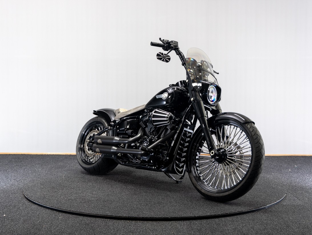 HARLEY-DAVIDSON FLFBS Fat Boy 114 Vivid Black