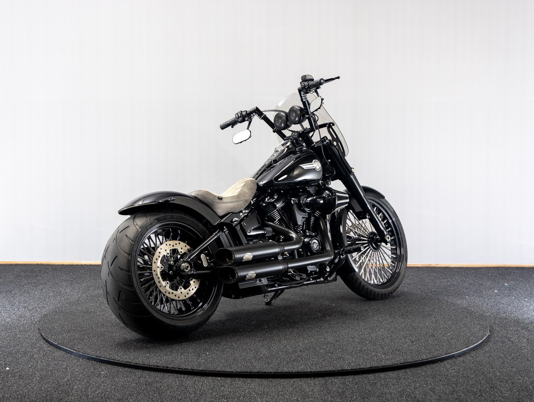 HARLEY-DAVIDSON FLFBS Fat Boy 114 Vivid Black