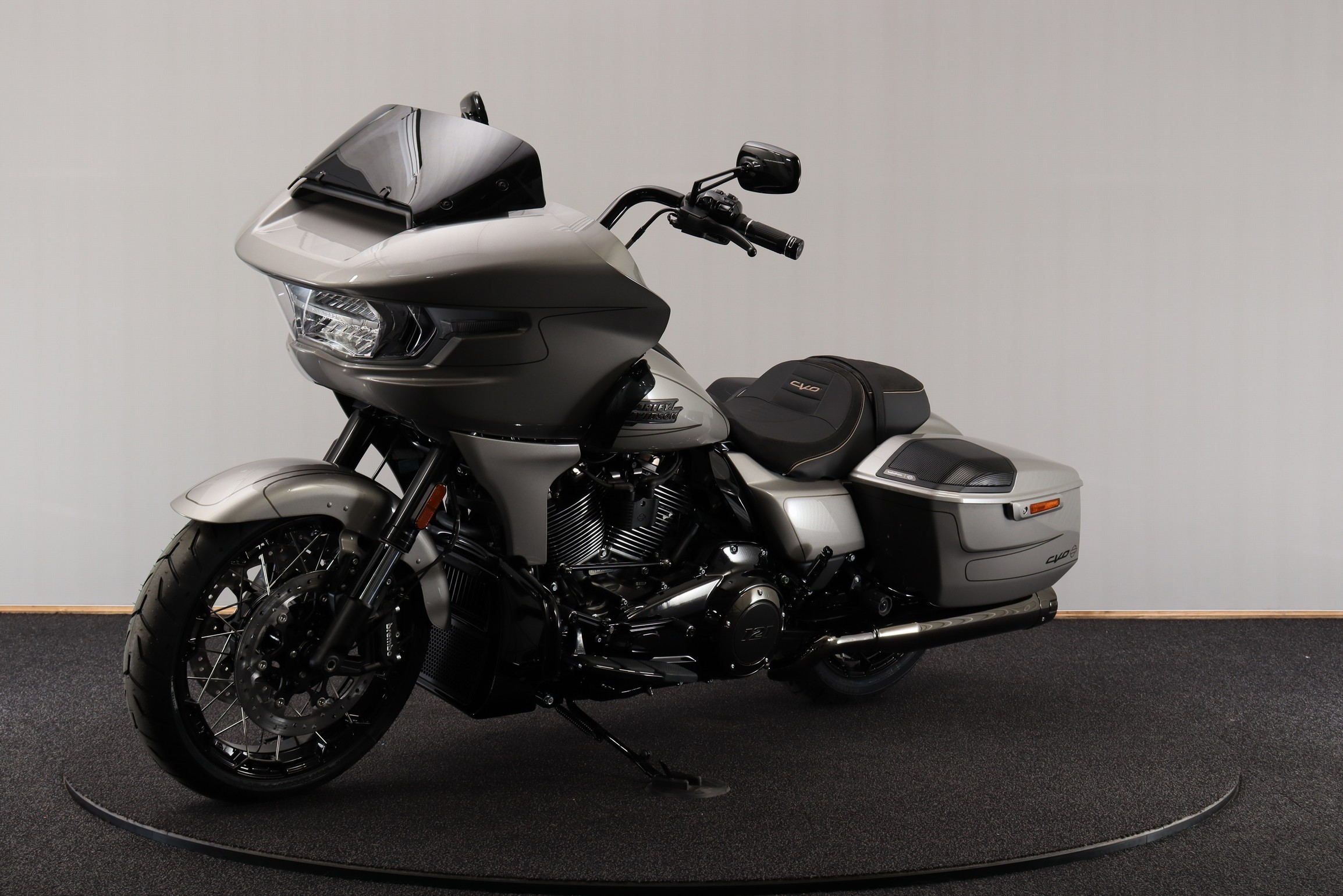 HARLEY-DAVIDSON FLTRXSE CVO Road Glide Custom