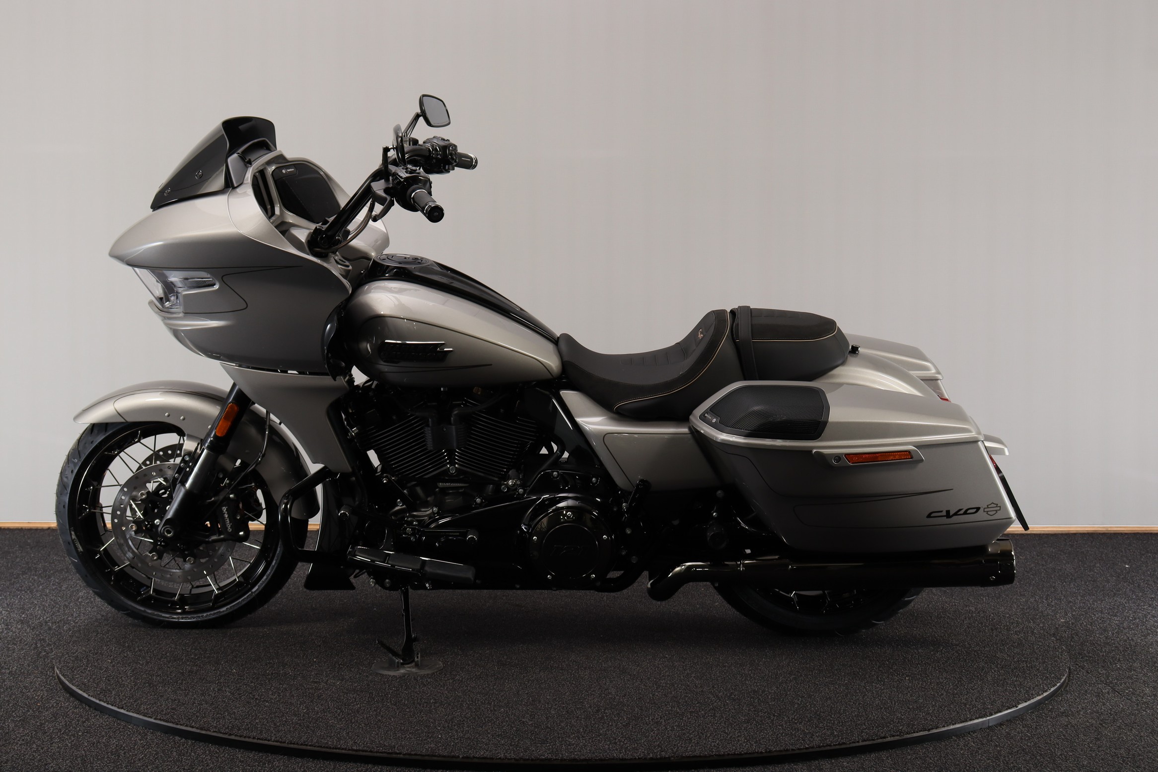 HARLEY-DAVIDSON FLTRXSE CVO Road Glide Custom