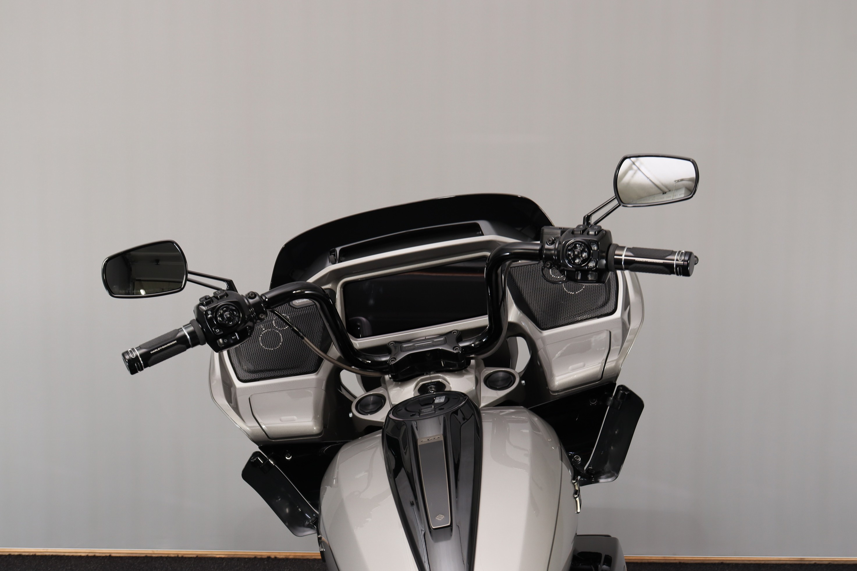 HARLEY-DAVIDSON FLTRXSE CVO Road Glide Custom
