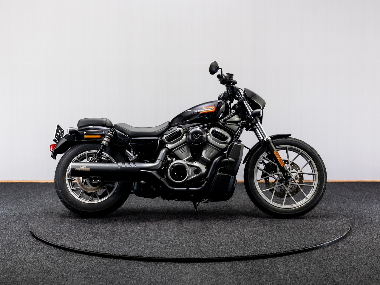 HARLEY-DAVIDSON RH975 Vivid Black