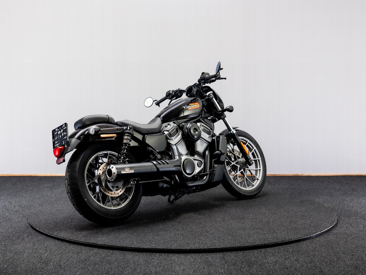 HARLEY-DAVIDSON RH975 Vivid Black