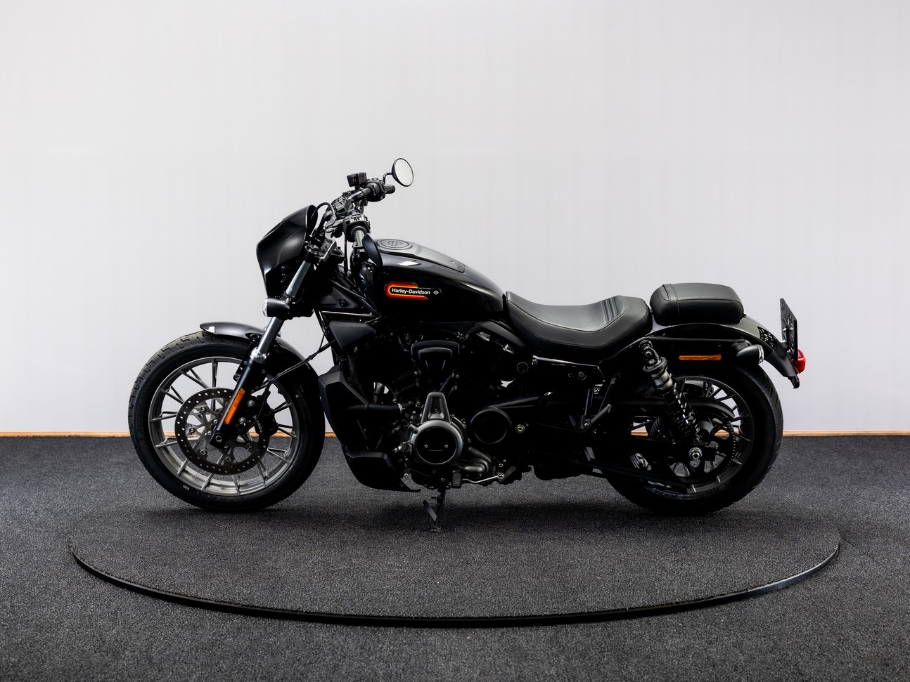 HARLEY-DAVIDSON RH975 Vivid Black