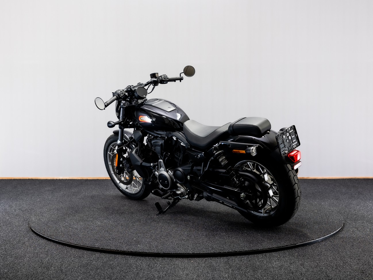 HARLEY-DAVIDSON RH975 Vivid Black