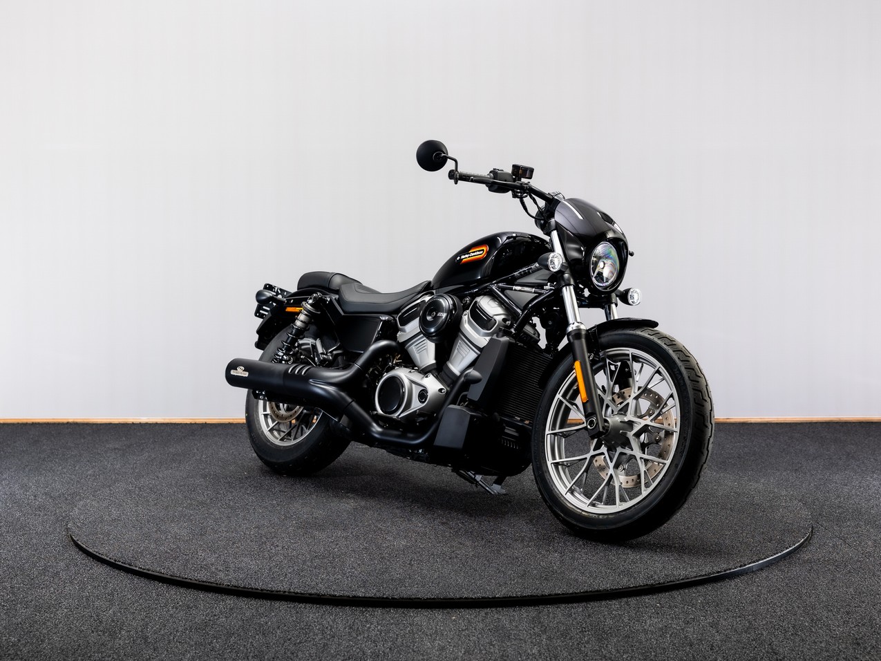 HARLEY-DAVIDSON RH975 Vivid Black