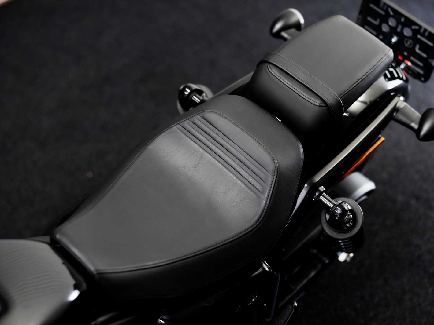 HARLEY-DAVIDSON RH975 Vivid Black