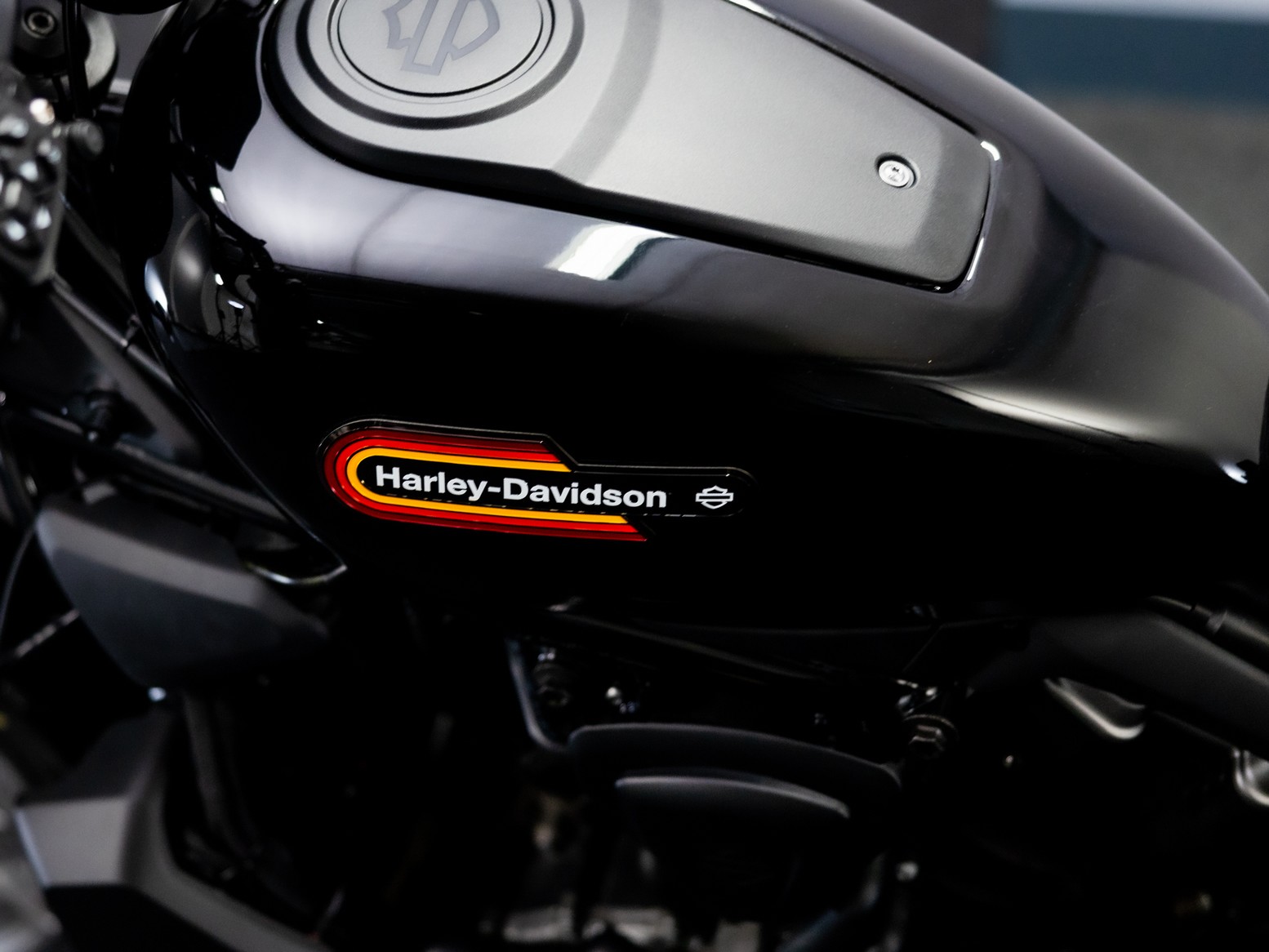 HARLEY-DAVIDSON RH975 Vivid Black