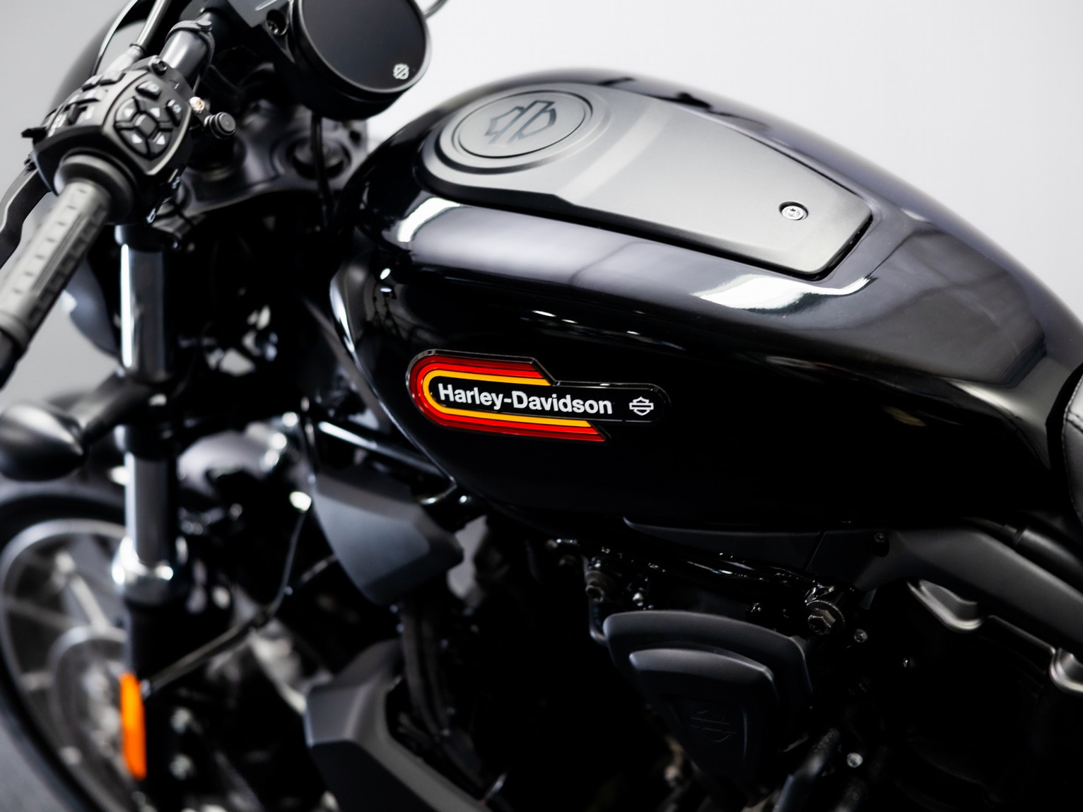 HARLEY-DAVIDSON RH975 Vivid Black