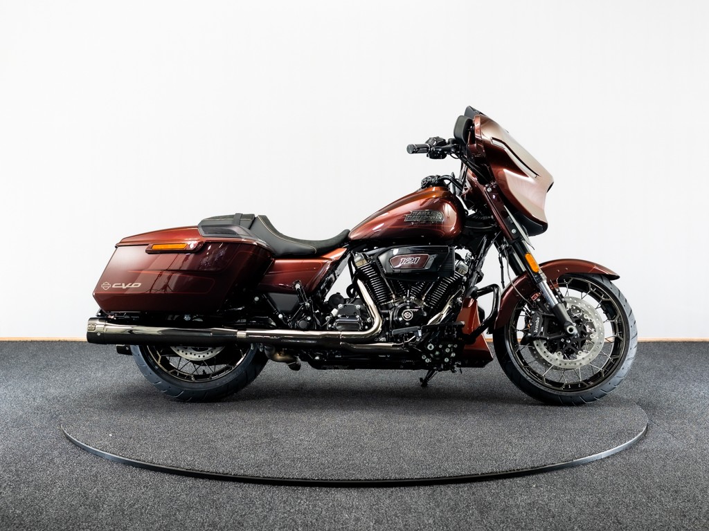HARLEY-DAVIDSON FLHXSE CVO Street Glide Solid