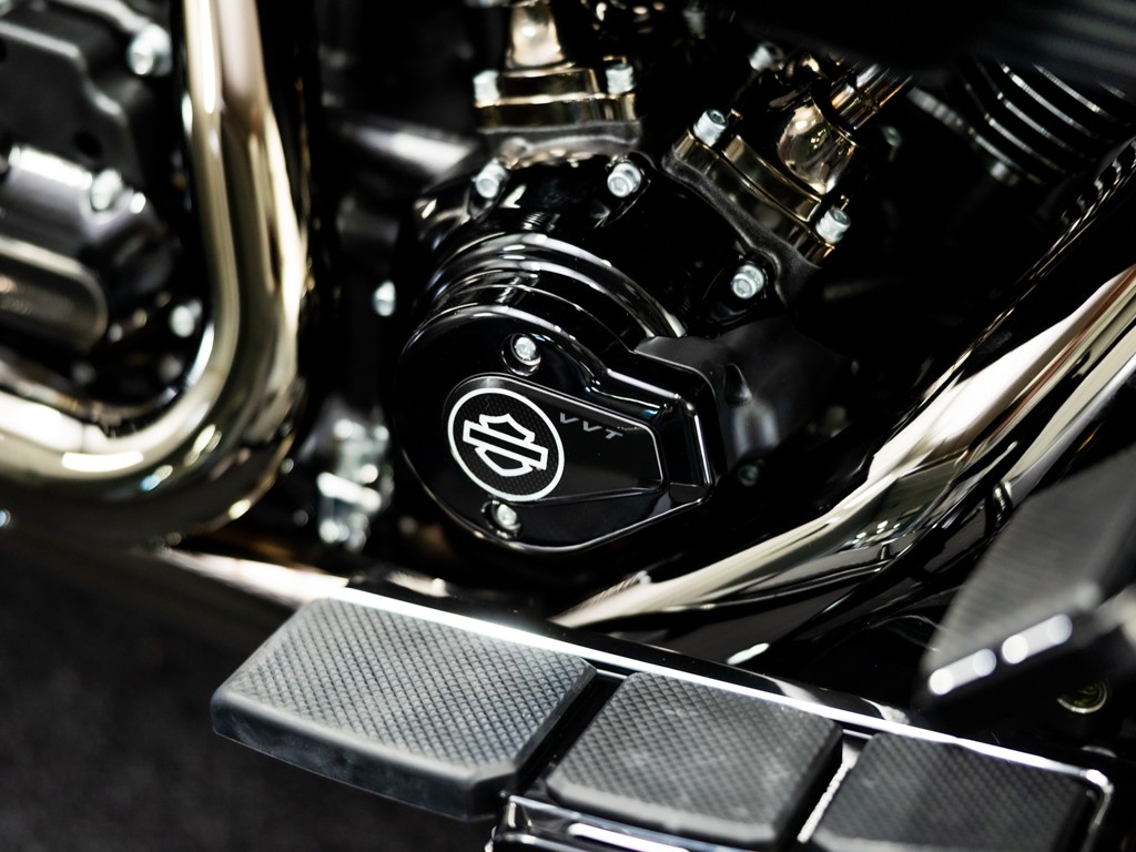 HARLEY-DAVIDSON FLHXSE CVO Street Glide Solid