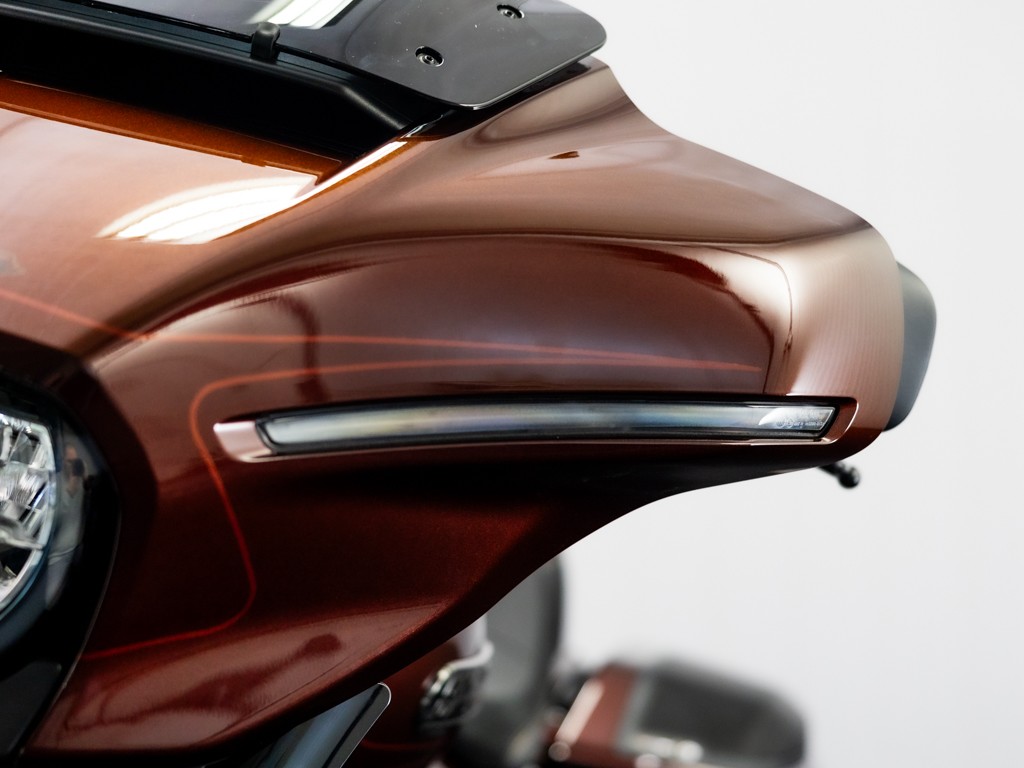 HARLEY-DAVIDSON FLHXSE CVO Street Glide Solid