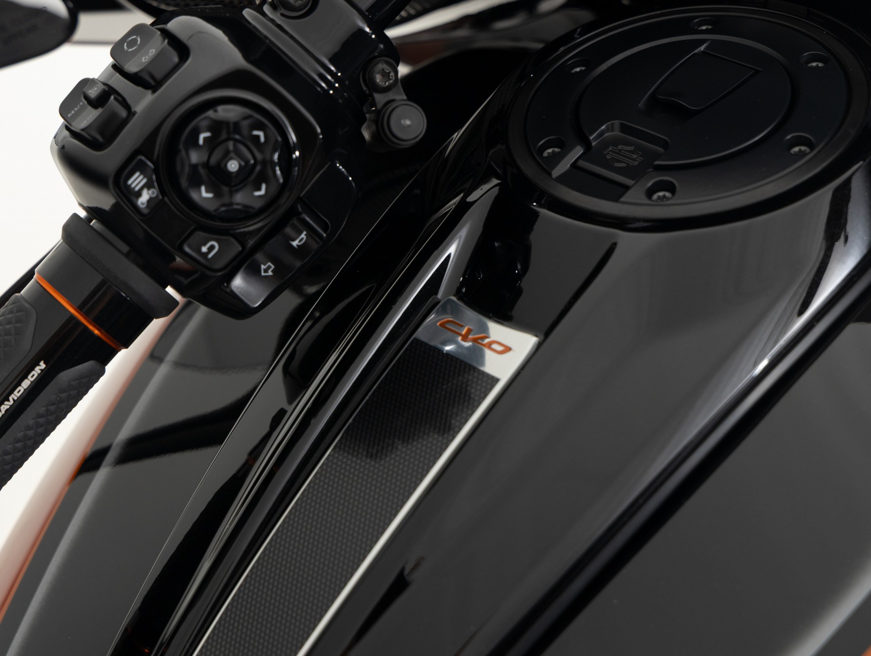 HARLEY-DAVIDSON FLHXSE CVO Street Glide Gunsli