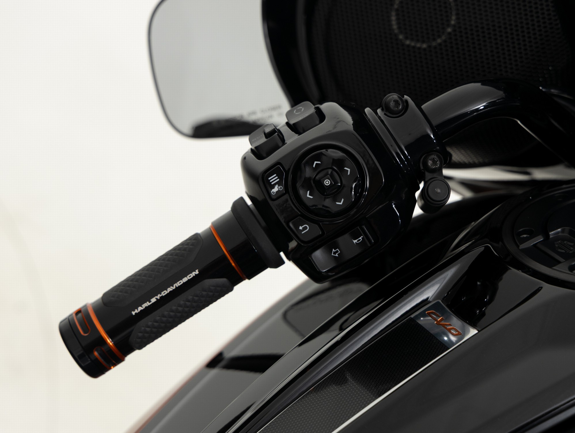 HARLEY-DAVIDSON FLHXSE CVO Street Glide Gunsli