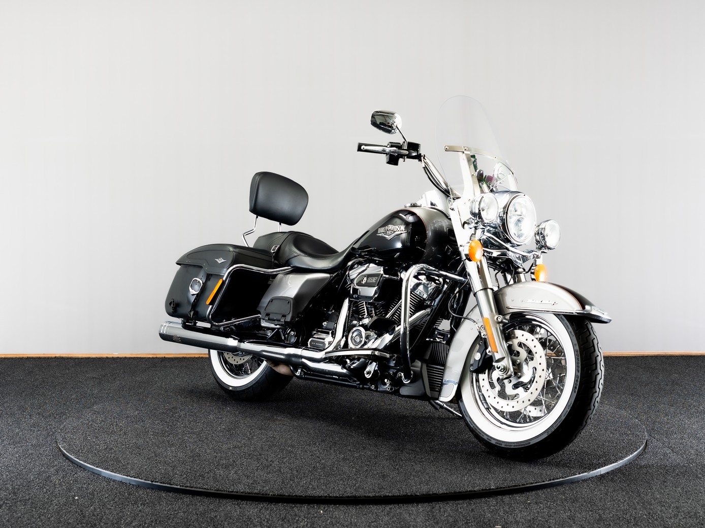 HARLEY-DAVIDSON FLHRC Road King Classic