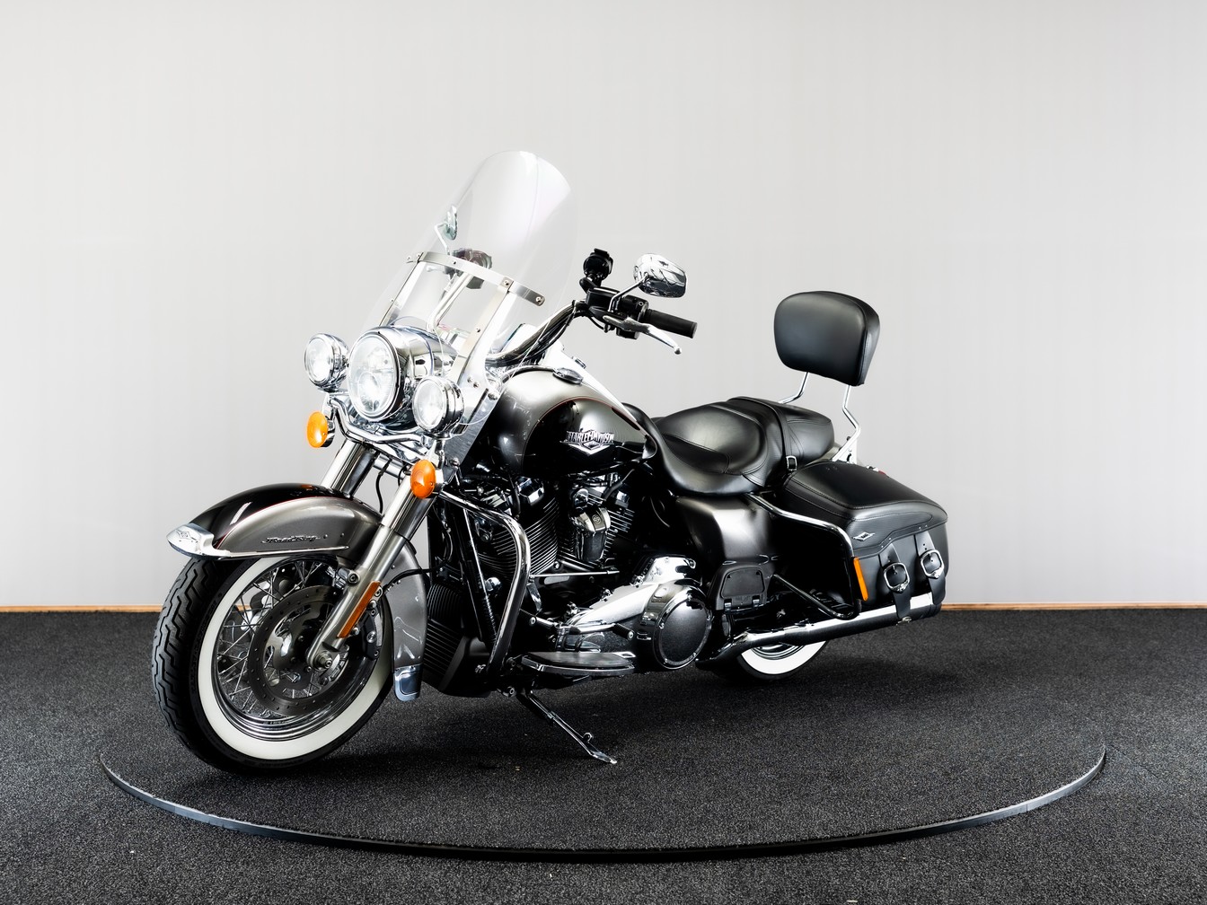 HARLEY-DAVIDSON FLHRC Road King Classic