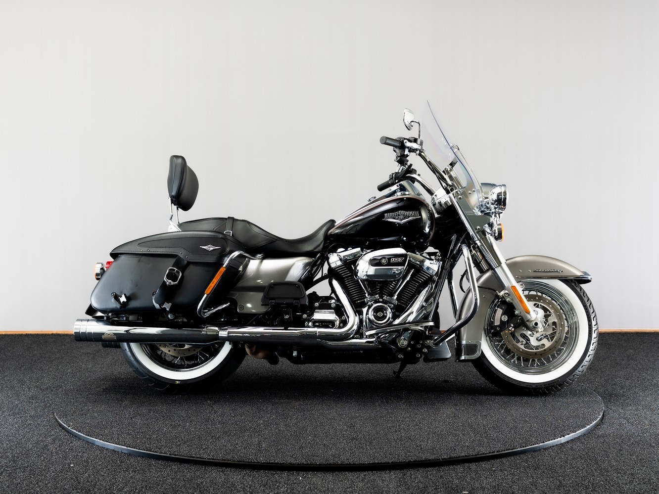 HARLEY-DAVIDSON FLHRC Road King Classic