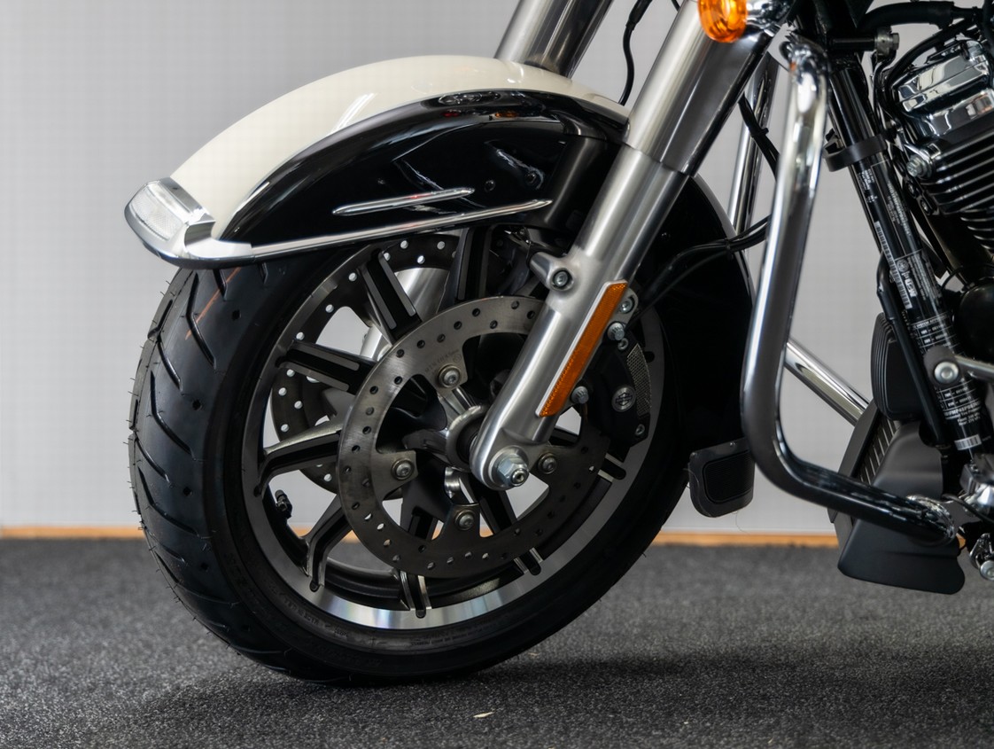 HARLEY-DAVIDSON FLHT Electra Glide