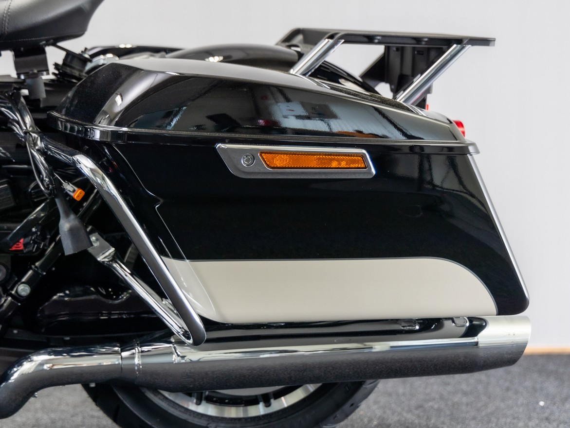 HARLEY-DAVIDSON FLHT Electra Glide