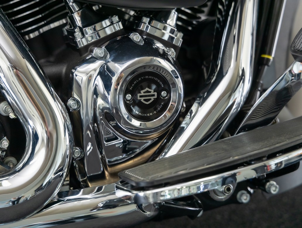 HARLEY-DAVIDSON FLHT Electra Glide