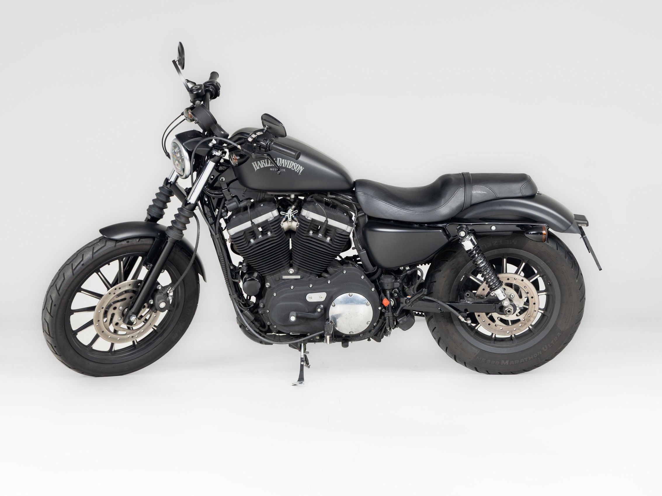 HARLEY-DAVIDSON 883 Iron