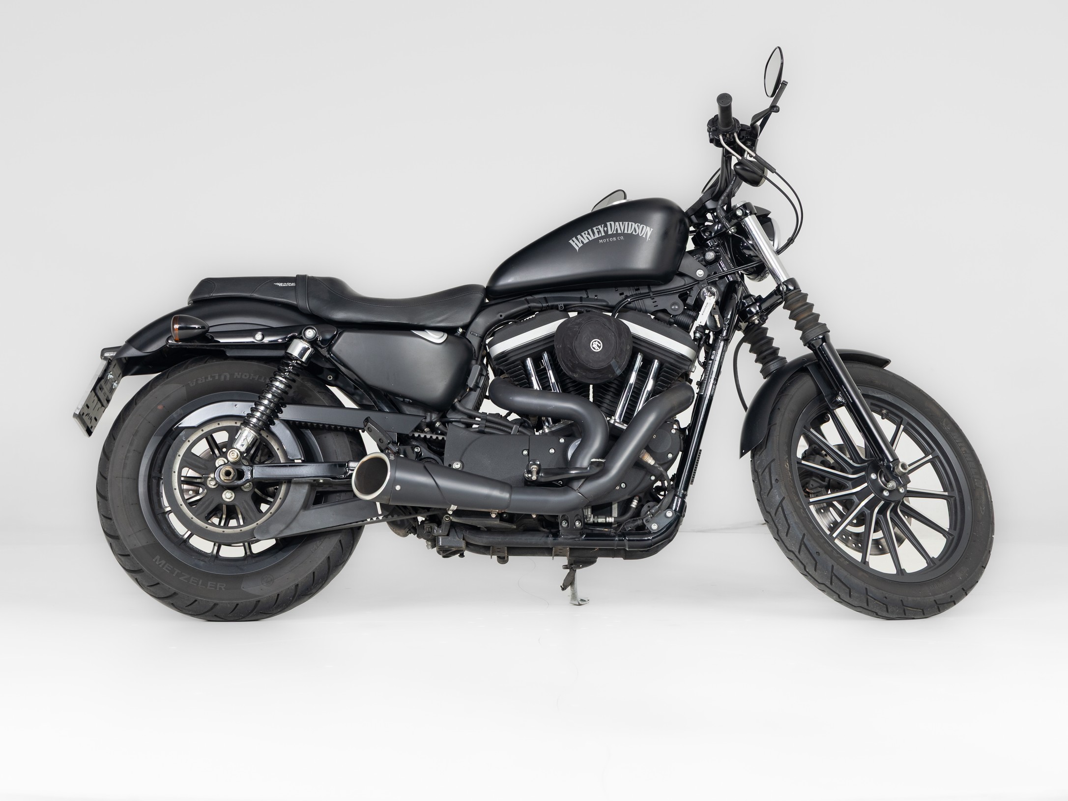 HARLEY-DAVIDSON 883 Iron