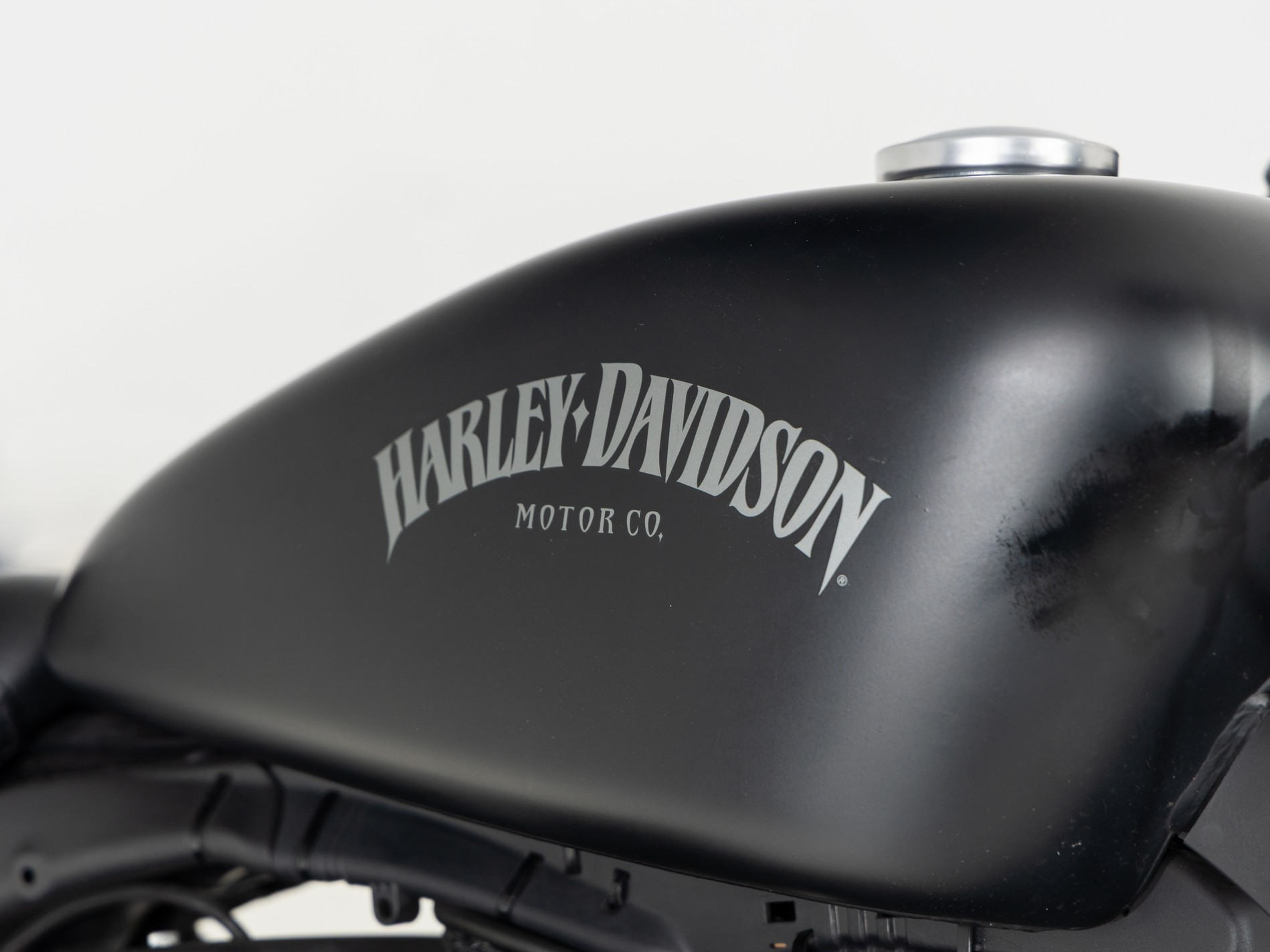 HARLEY-DAVIDSON 883 Iron