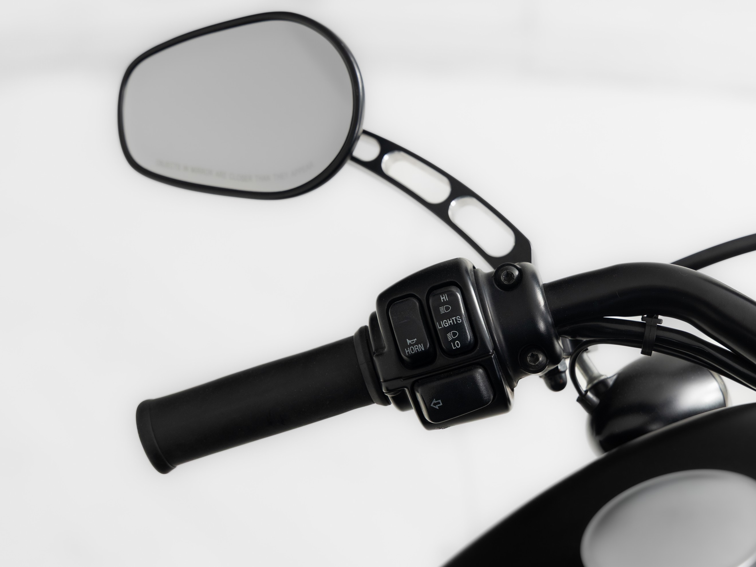 HARLEY-DAVIDSON 883 Iron