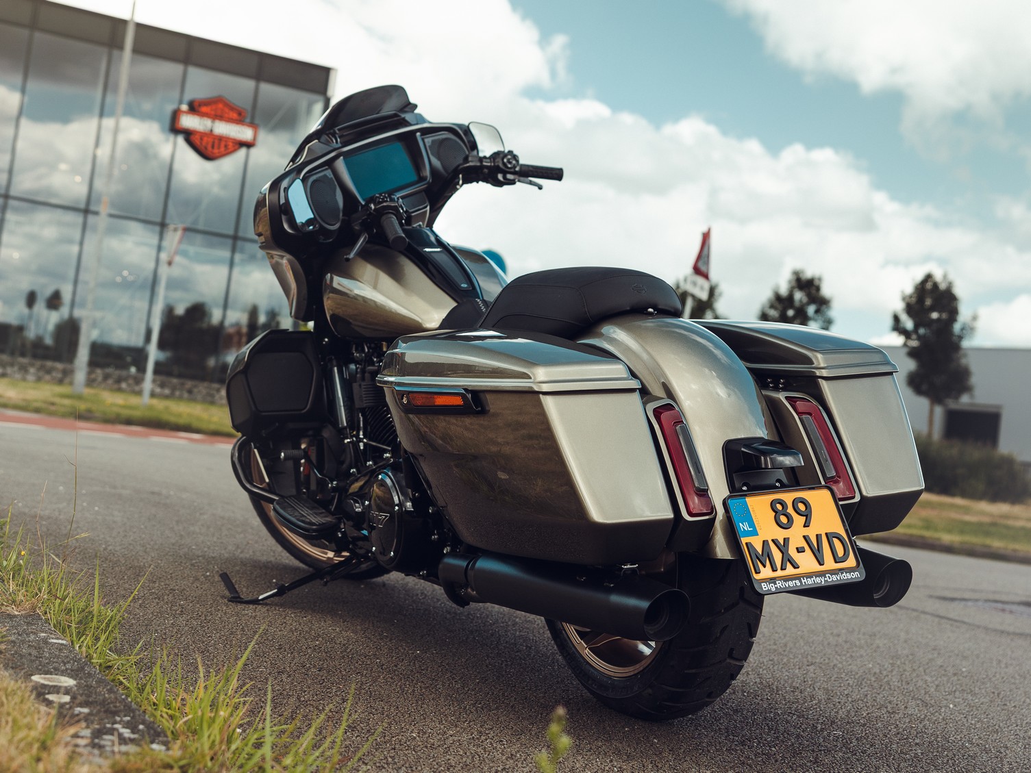 HARLEY-DAVIDSON FLHX Street Glide Solid Colour