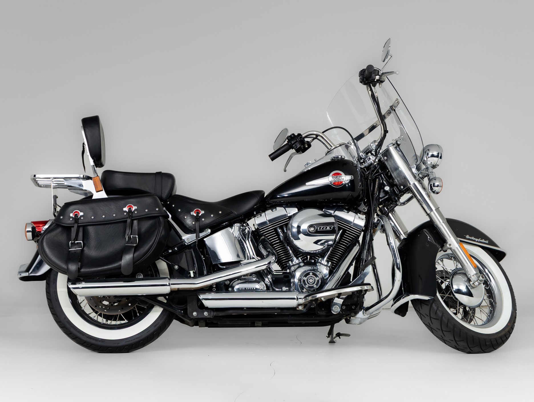 HARLEY-DAVIDSON FLHC Heritage Classic