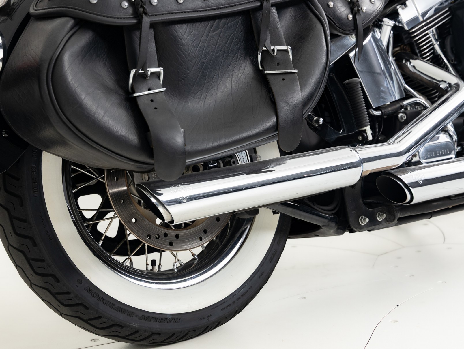 HARLEY-DAVIDSON FLHC Heritage Classic