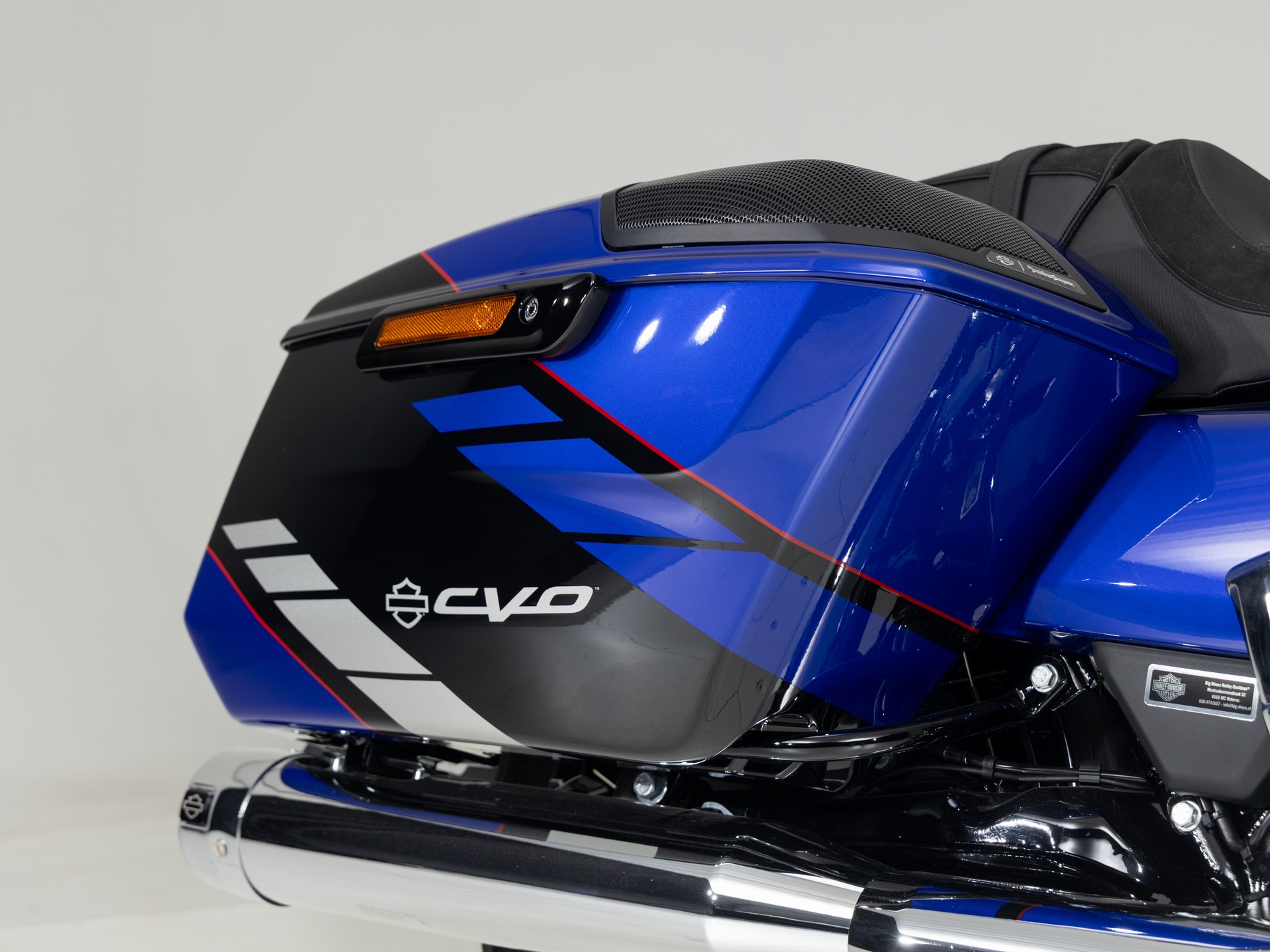HARLEY-DAVIDSON FLTRXSE CVO Road Glide Solid C
