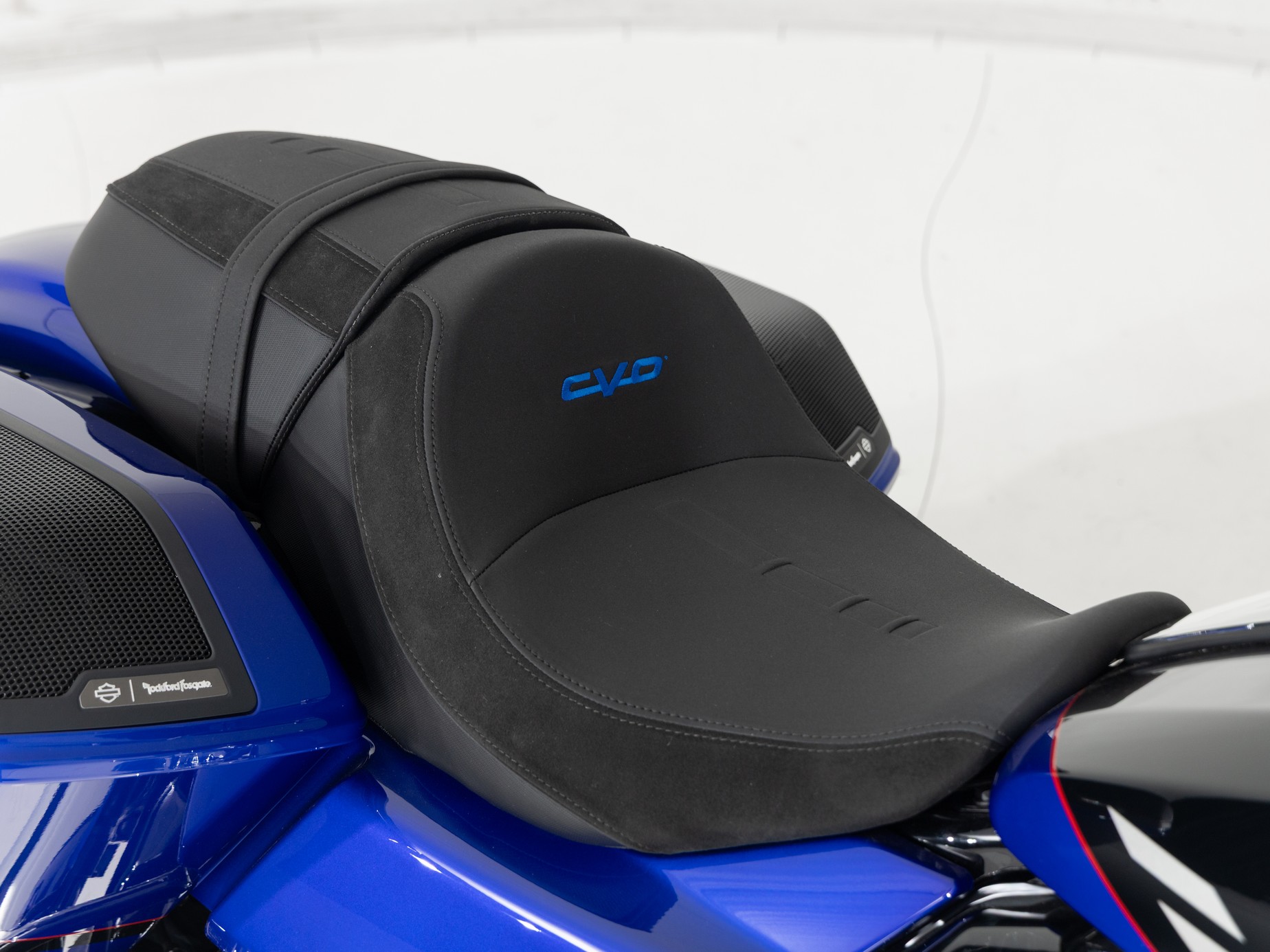 HARLEY-DAVIDSON FLTRXSE CVO Road Glide Solid C