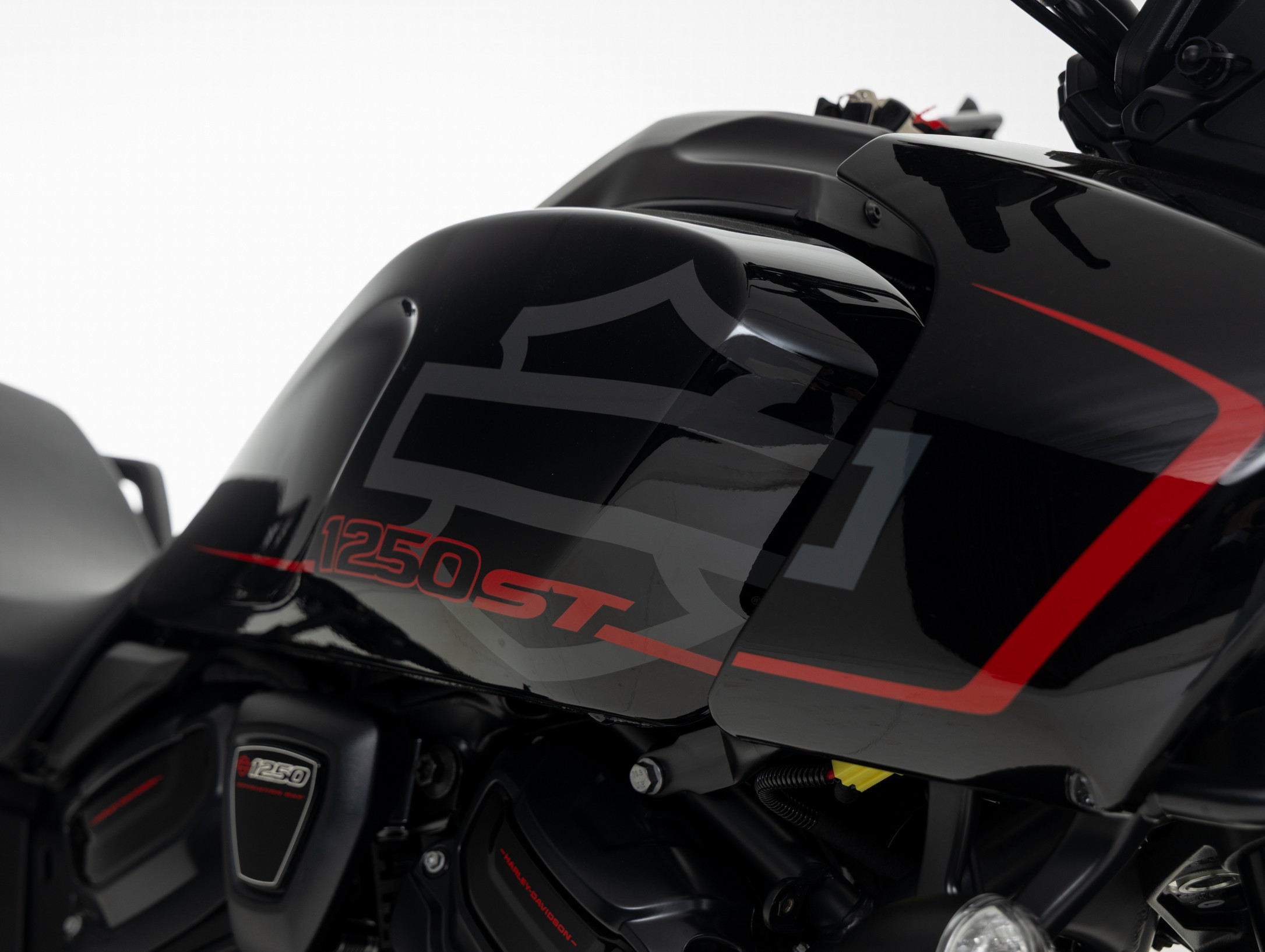 HARLEY-DAVIDSON RA1250ST Vivid Black
