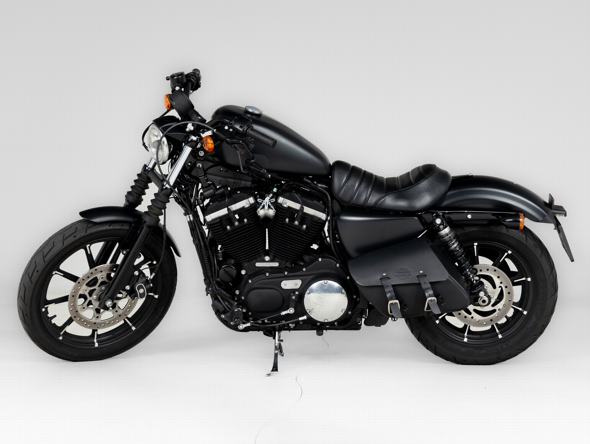 HARLEY-DAVIDSON IRON 883