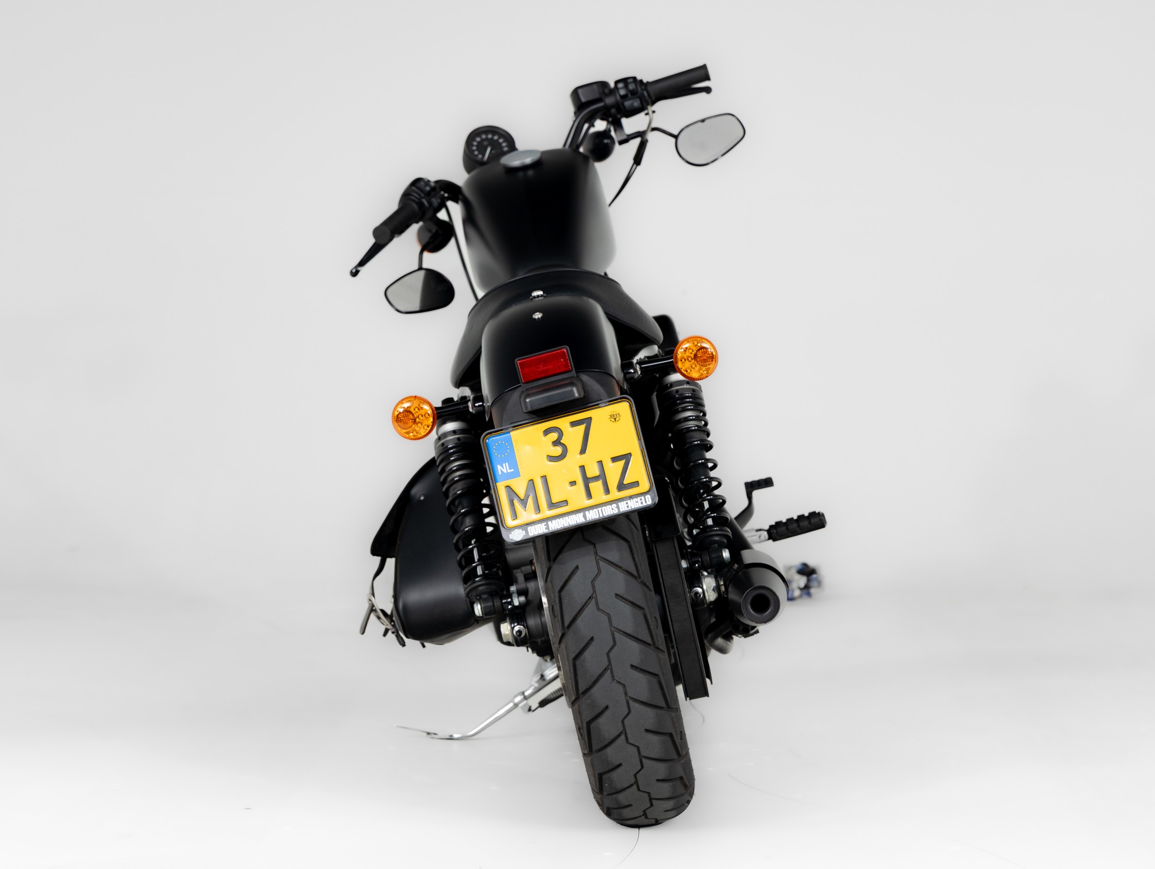 HARLEY-DAVIDSON IRON 883