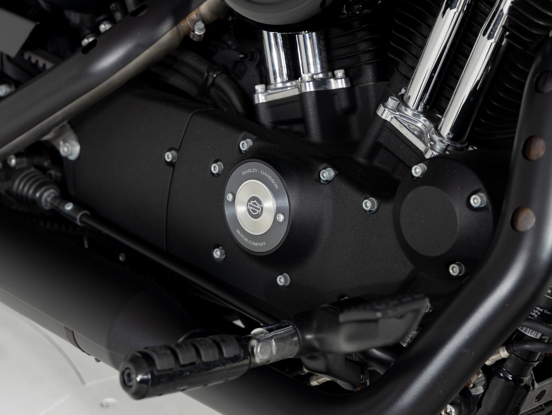 HARLEY-DAVIDSON IRON 883