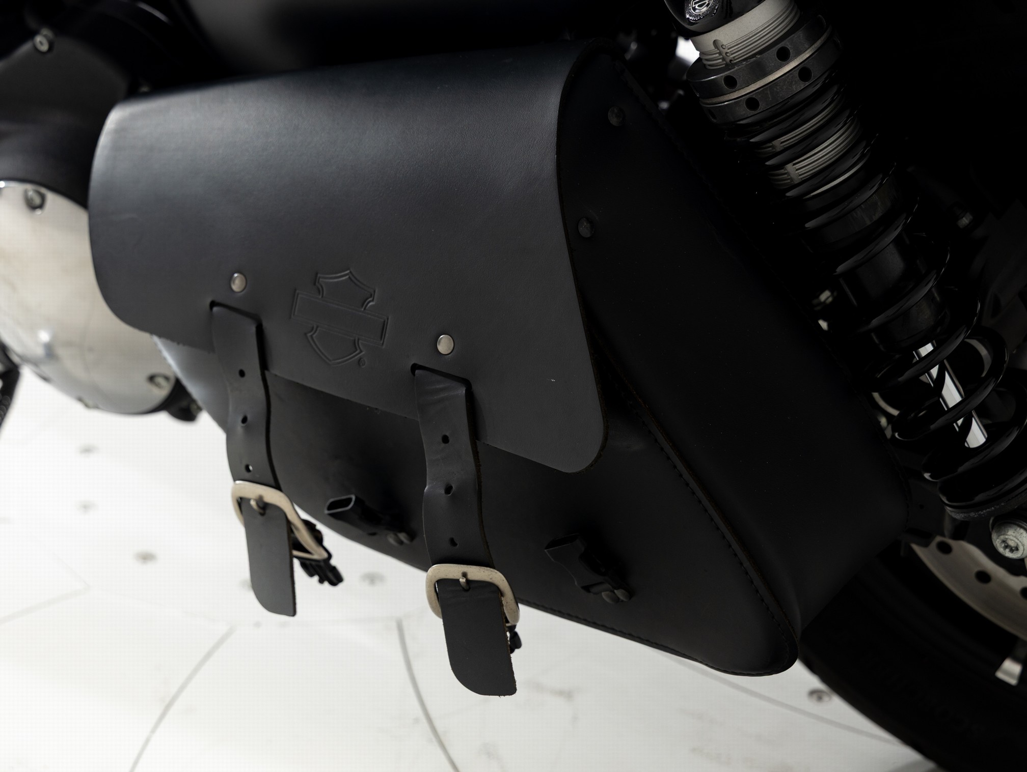 HARLEY-DAVIDSON IRON 883